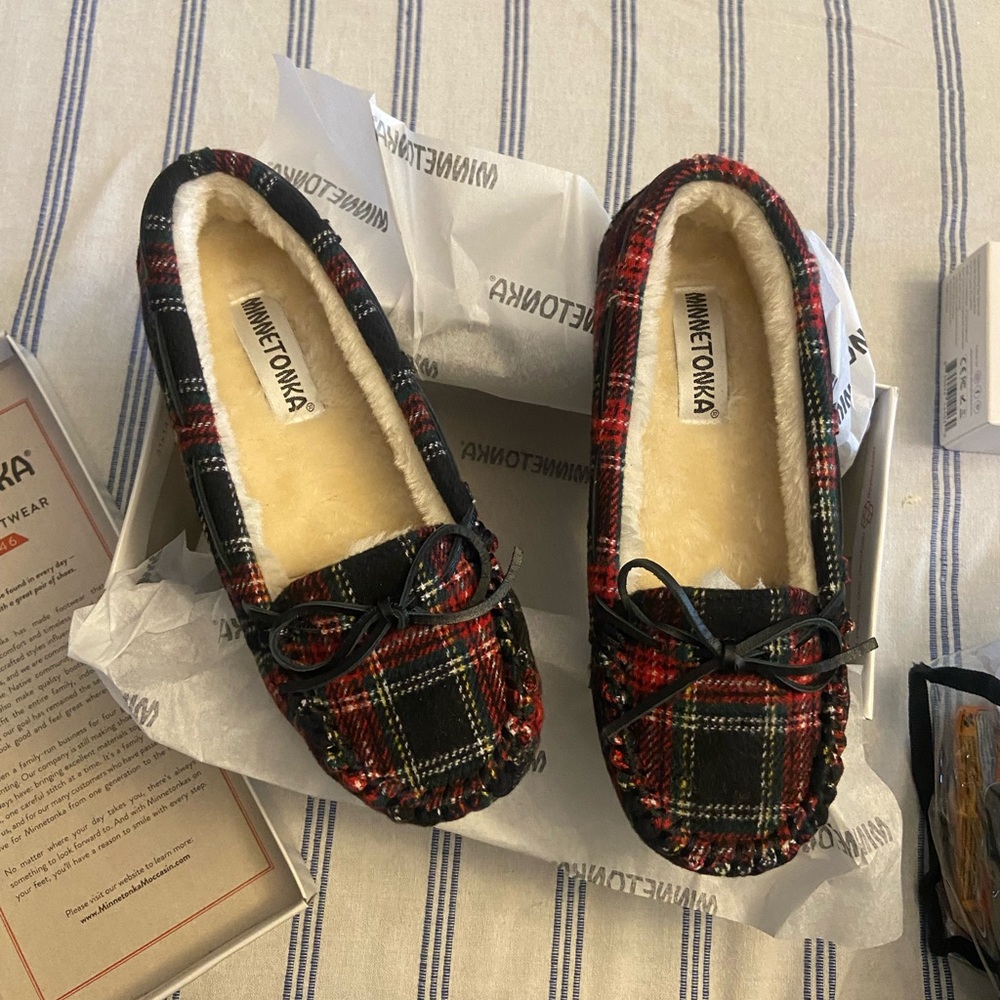 NIB Size 8 MINNETONKA Tartan plaid lodge trapper flannel moccasins